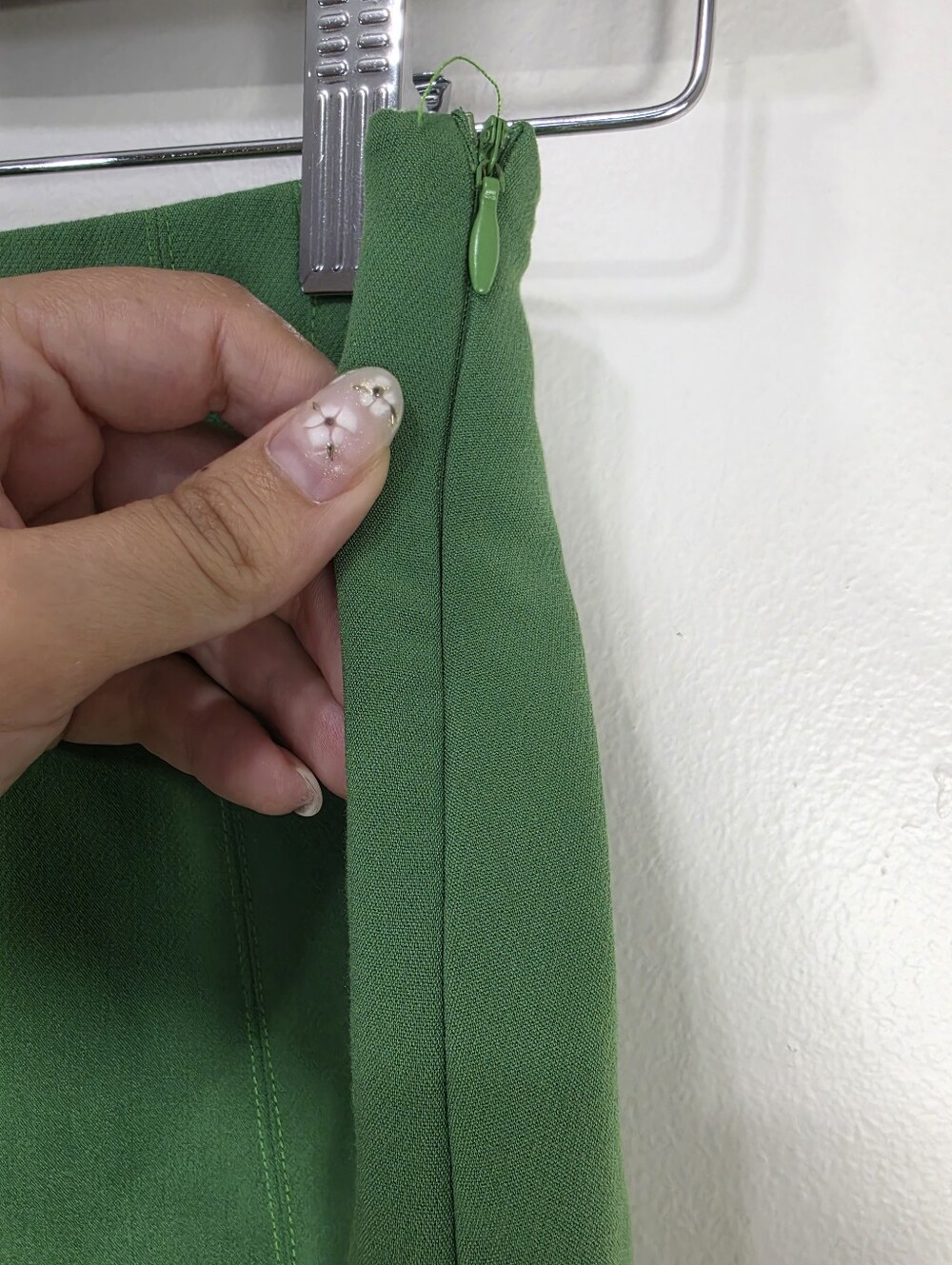 Dynamite Kelly Green Mini Skirt - Picture 3 of 9